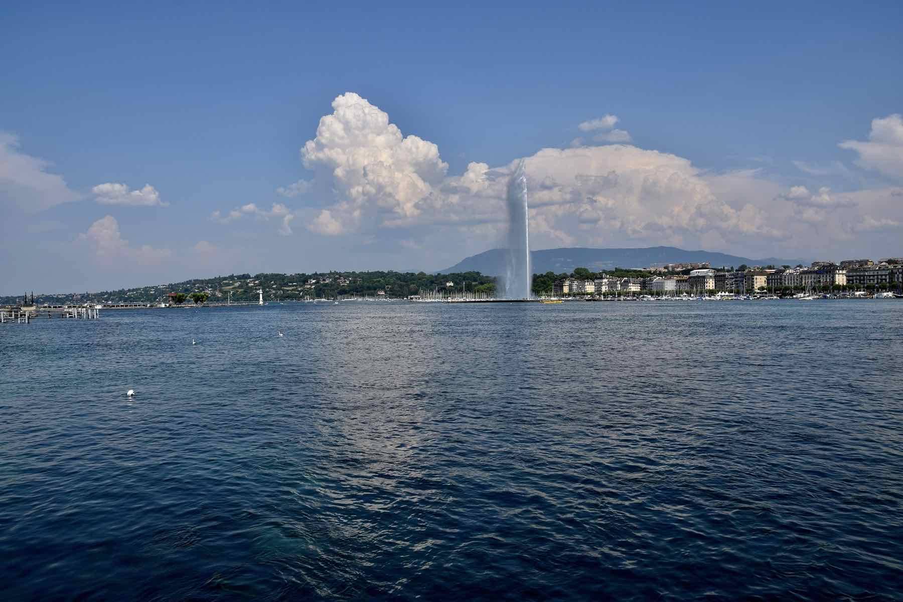 Lake Geneva with the Jet d'Eau fountain and the city behind it