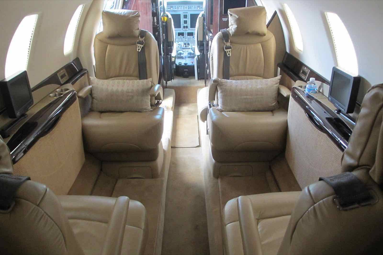 Business jet cabin