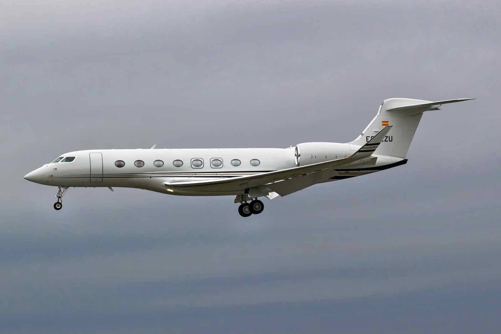 Ultra-long-range jet