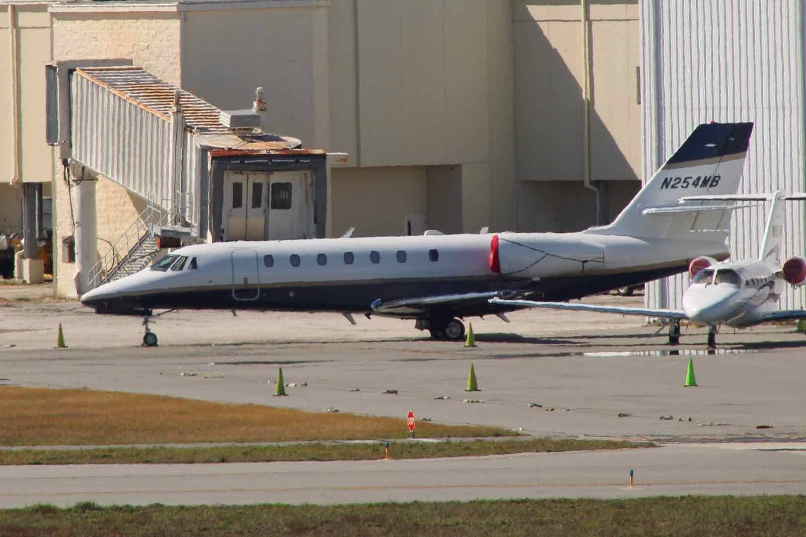 Dassault Falcon 7X - PR-SVN on taxiway at LFBT airport