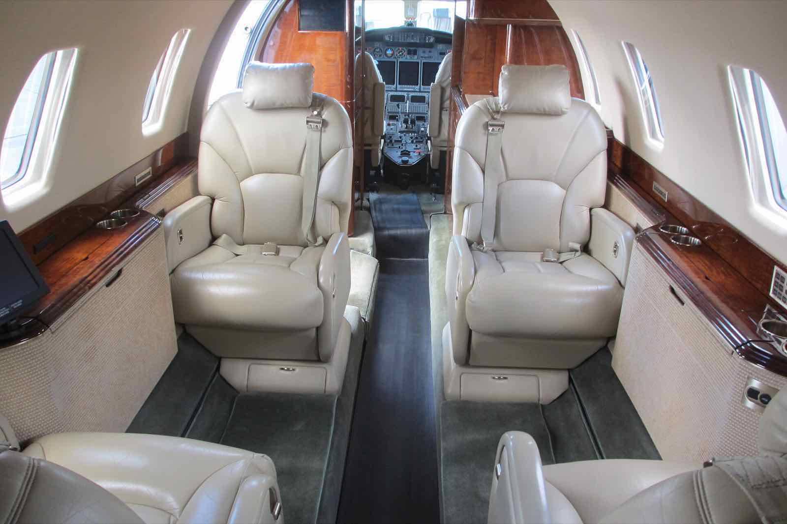 Business jet cabin