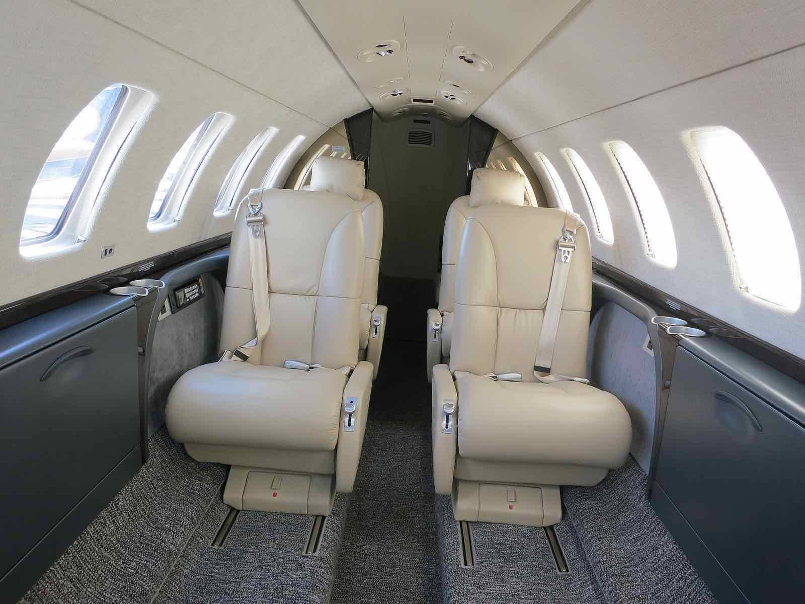 Business jet cabin